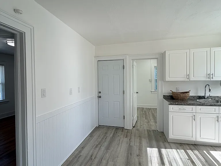 49 Henry St #3 — Photo 4