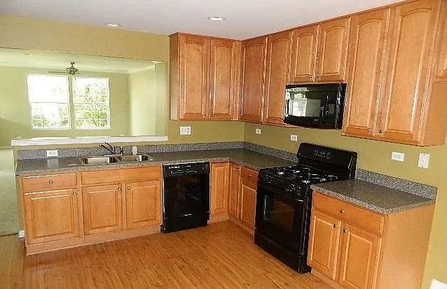 631 Conservatory Ln — Photo 6
