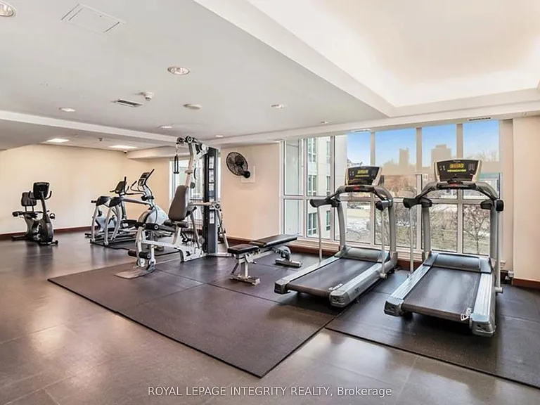 234 Rideau St #707 — Photo 21