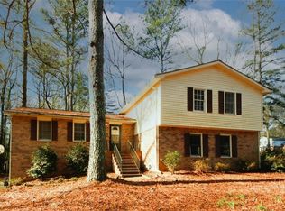 382 Cascade Dr SW, Lilburn, GA 30047