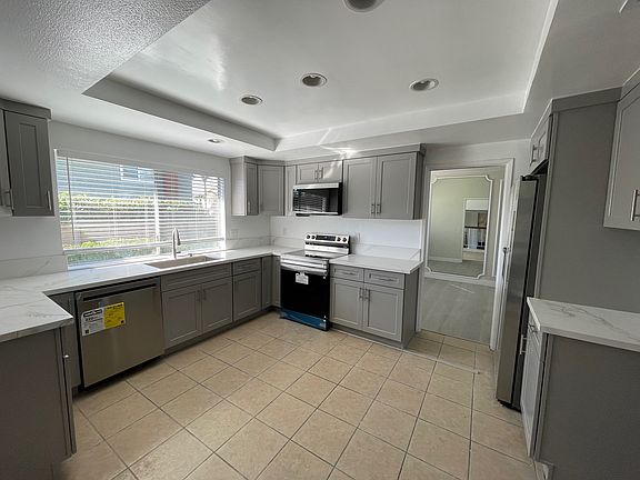 4th image of 14041 Montgomery Dr