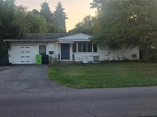 213 Sunflower Dr, Liverpool, NY 13088