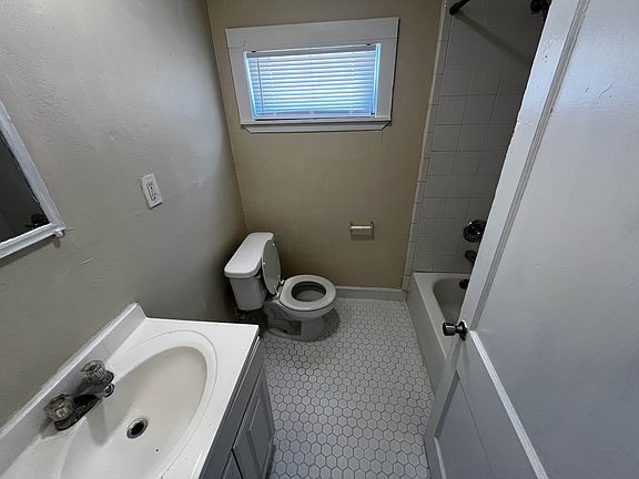 5th image of 905 W Lynwood Ave APT 1