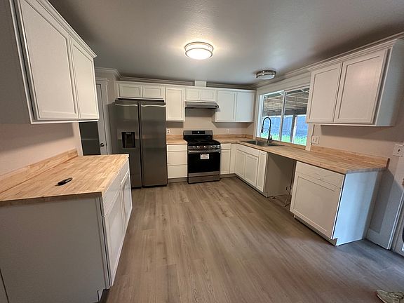 4th image of 3050 SE Travera Dr