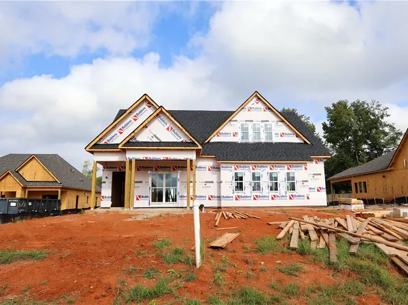 1959 Long Leaf Ln, Opelika, AL 36801