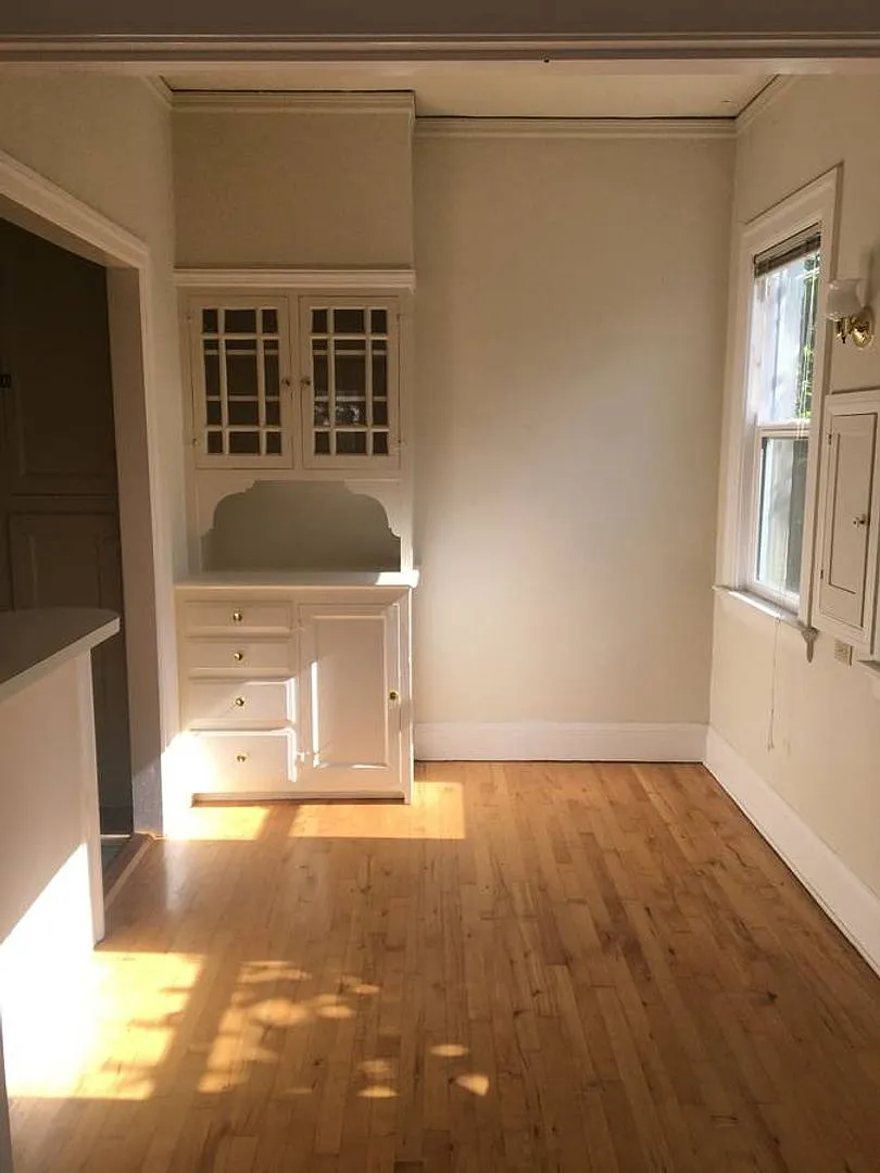 Studio apartments available Durant Avenue Apartments is an 18 unit building built in the early 19... — Photo 3