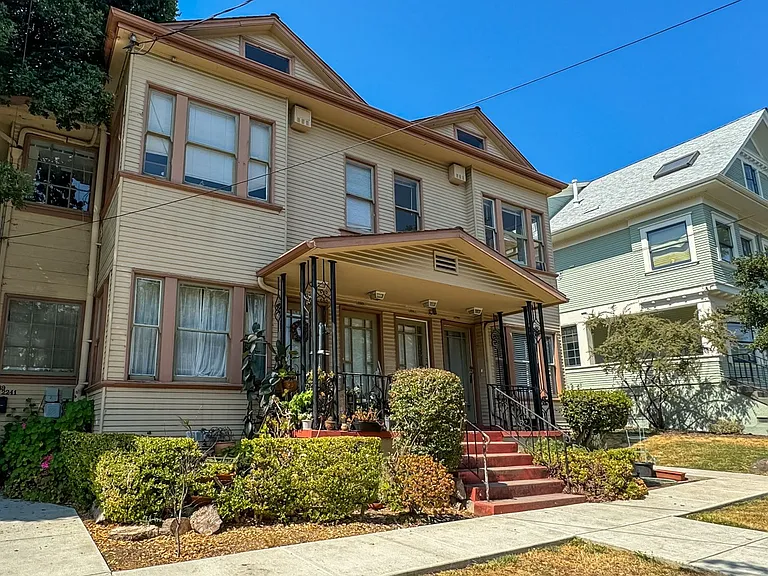 2247 Derby Street — Photo 14