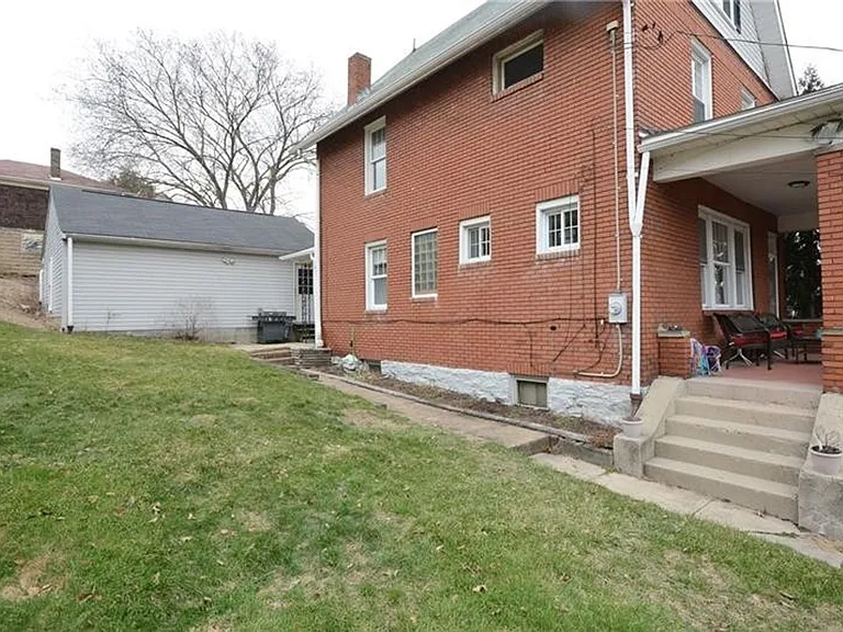 2112 Saranac Ave — Photo 22