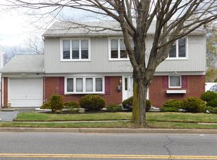 309 Woods Rd, North Babylon, NY 11703
