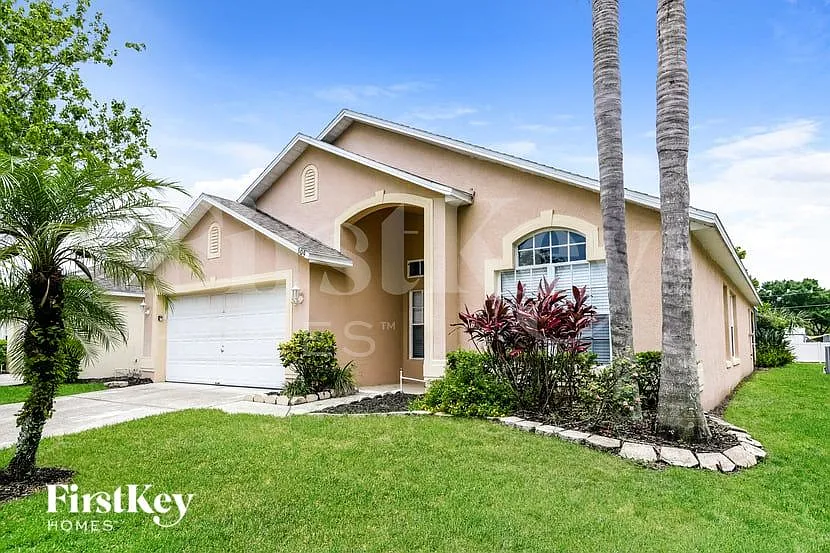 4 bed, 2.0 bath, 1777 sqft, $2,130 — Photo 2