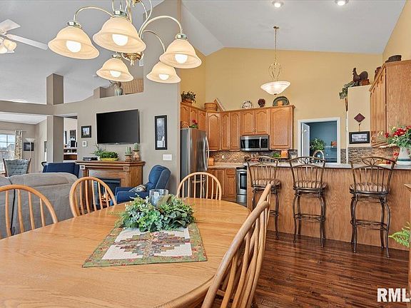 3rd image of 4144 Highbury Dr