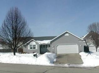 709 Canberry Ct, De Pere, WI 54115