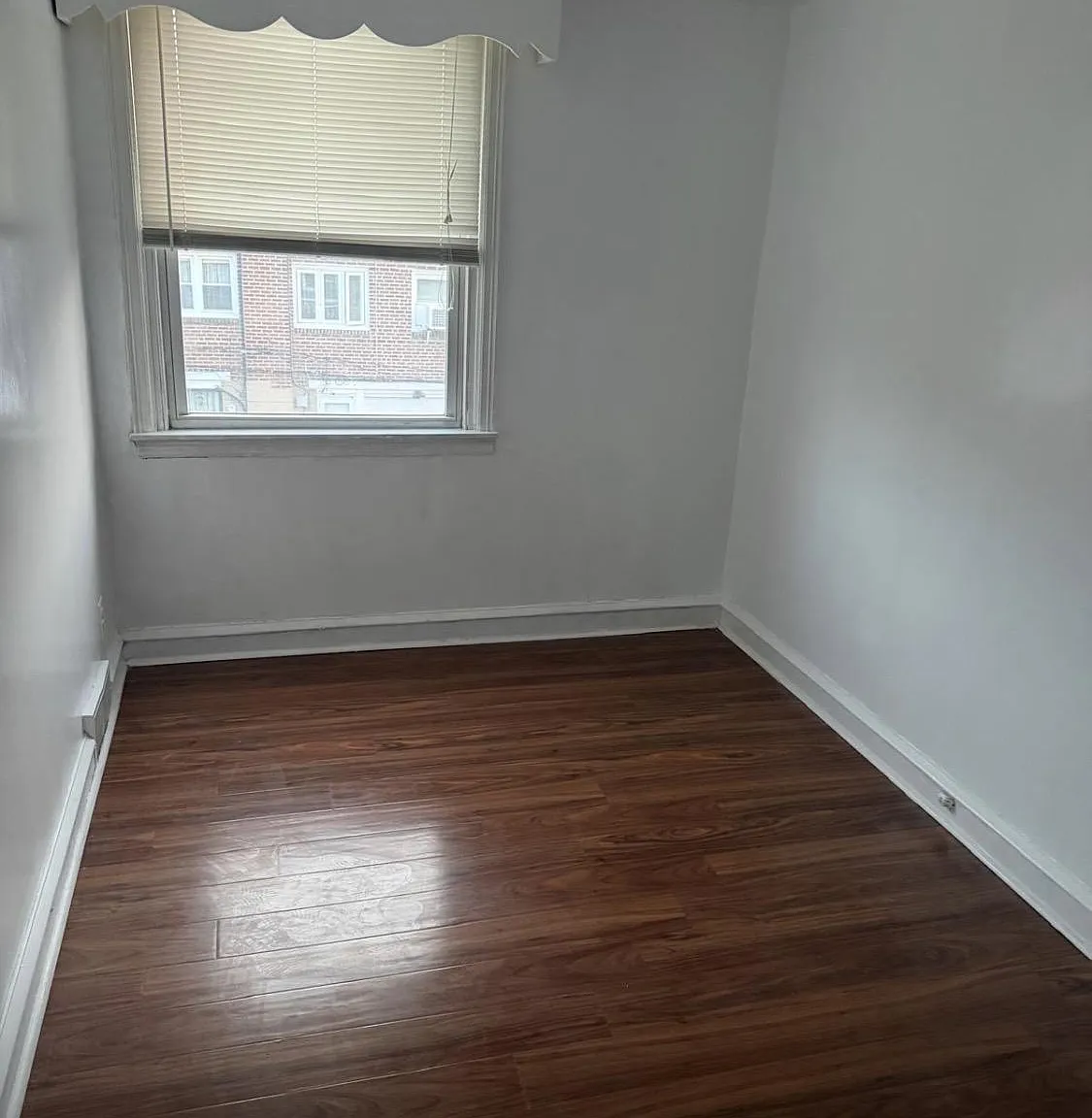 3 bed, 1.5 bath, 1172 sqft, $2,300 — Photo 4