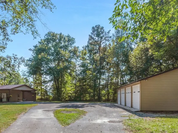 99 Oakwood Ln, Tullahoma, TN 37388