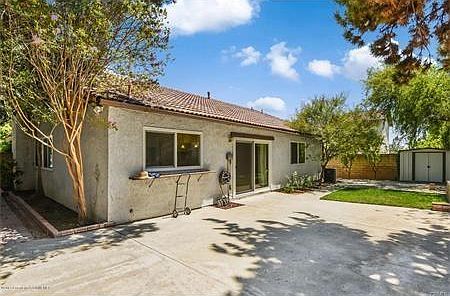 2nd image of 609 Woodland Ct
