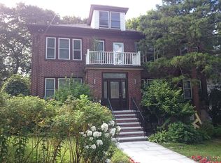 55 Crosby Rd #1, Chestnut Hill, MA 02467