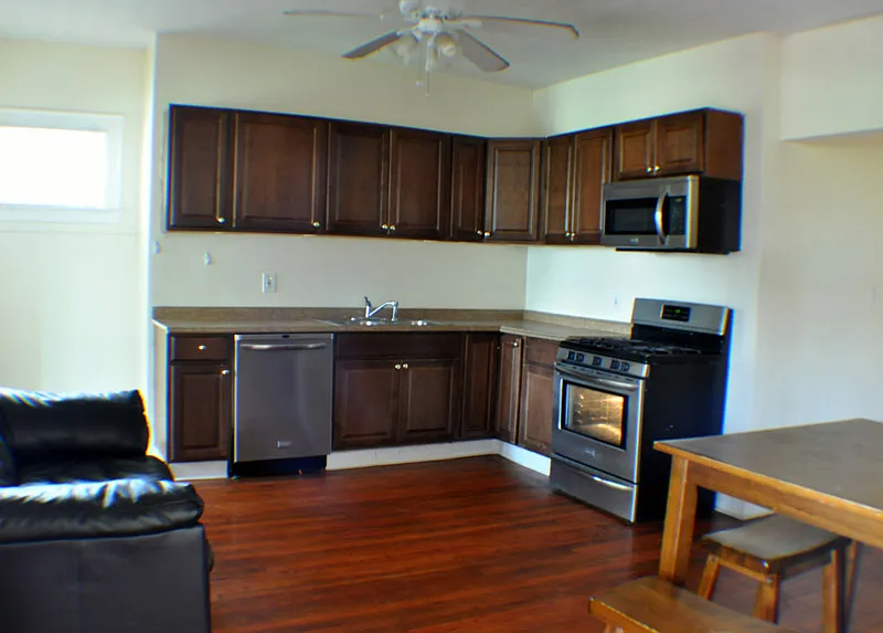301 Maple St - 1 — Photo 2