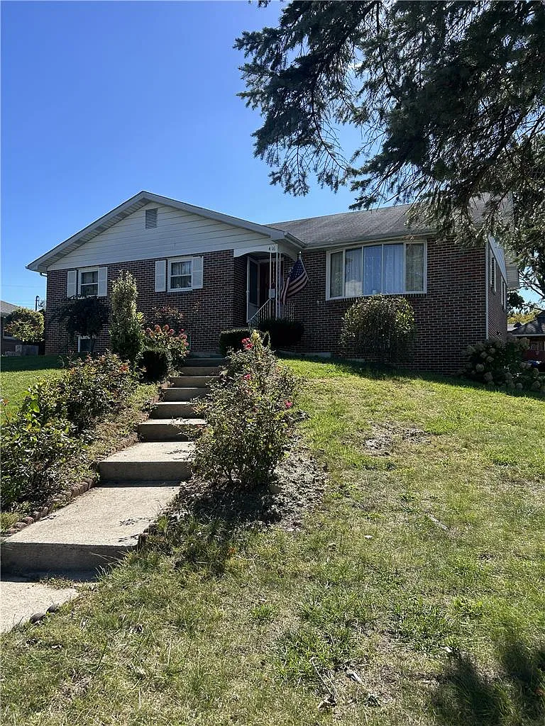 3 bed, 2.5 bath, 2274 sqft, $2,700 — Photo 2
