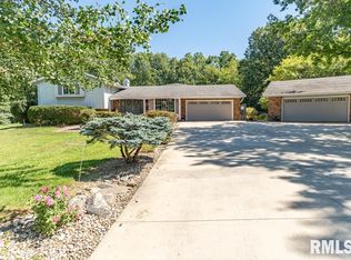 1630 Greenbriar Dr, Metamora, IL 61548