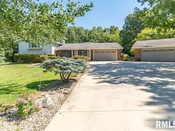 1630 Greenbriar Dr, Metamora, IL 61548