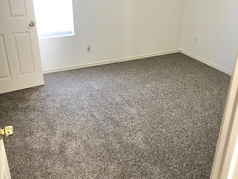 308 Kathy Ln — Photo 4