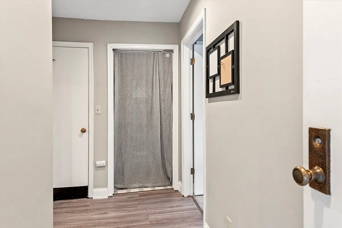 3 bed, 1341 sqft, $2,400 — Photo 4