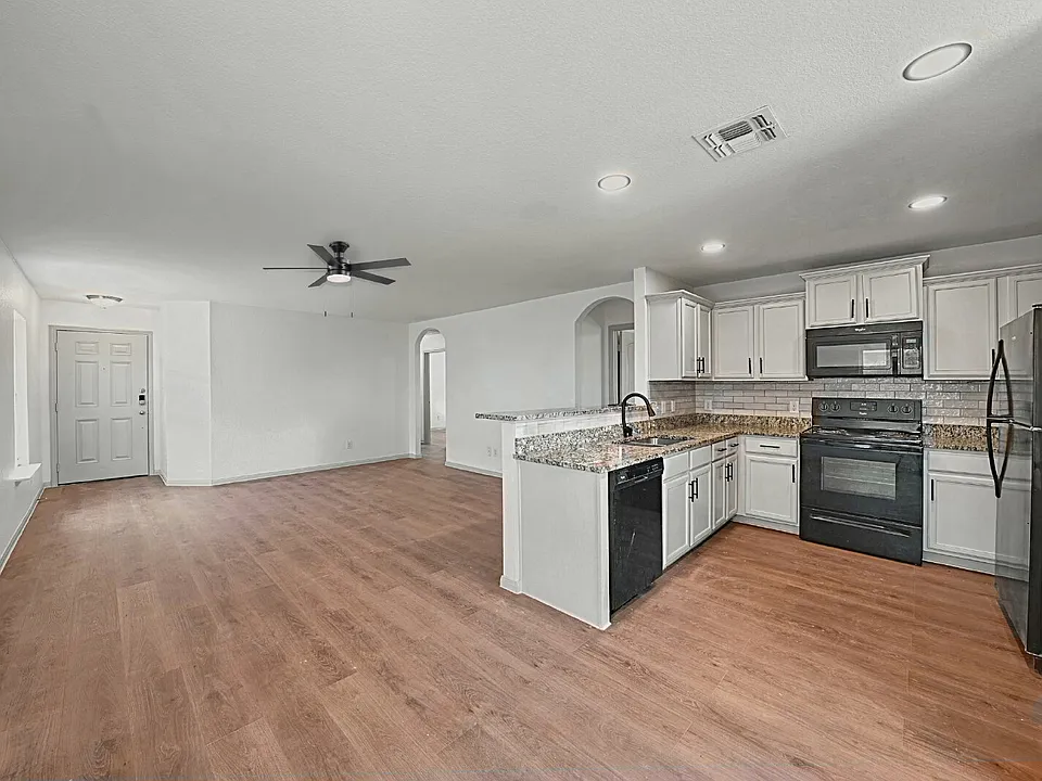 360 Farmer Ln