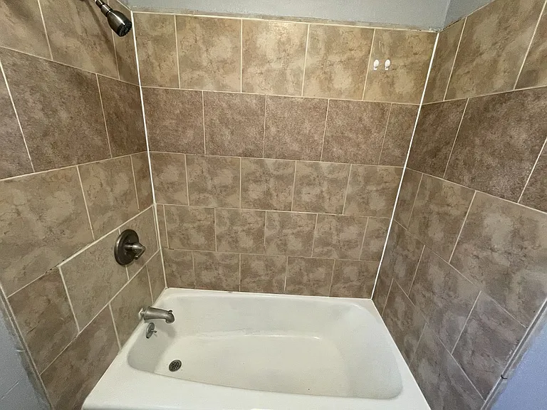 102 Club Dr — Photo 35