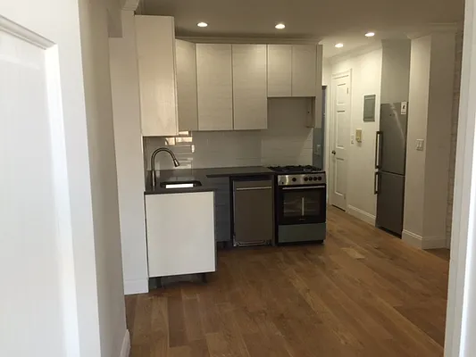 Rented by NYC Holdings Management | media 33