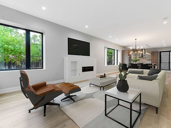 5th image of 1756 W Cornelia Ave #1