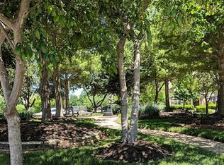 104 Bramble Bend Ct, Lawrence, KS 66049