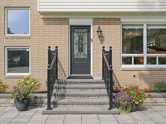 4th image of 513 Maplehurst Ave