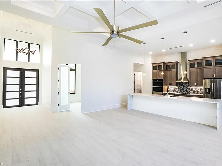 231 Legacy Ct — Photo 10