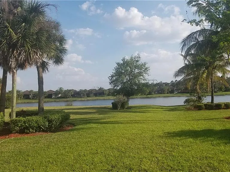 12501 Fairmont Dr — Photo 2