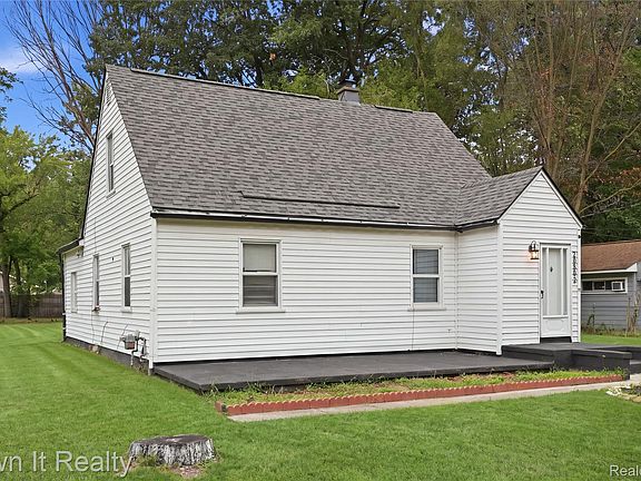 3rd image of 20802 Midway Ave