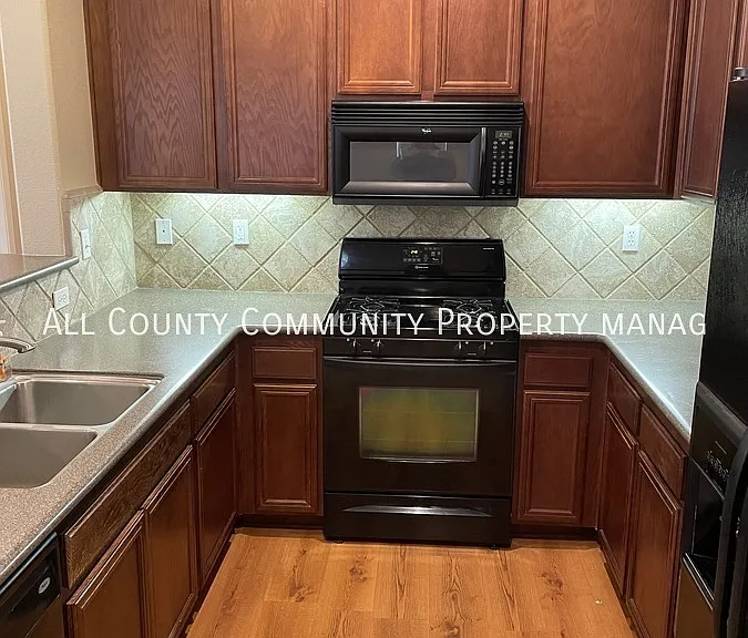 31890 Delfina Way — Photo 10