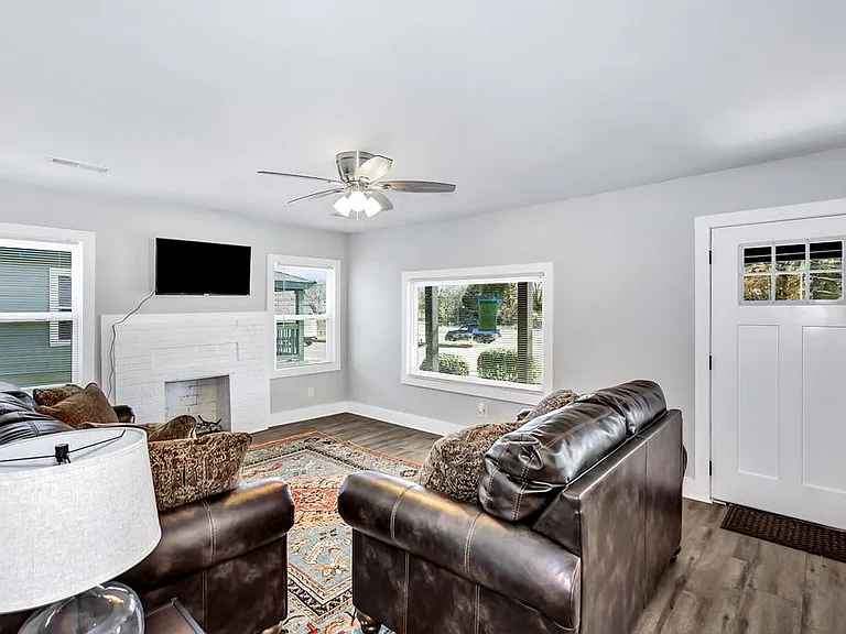 2604 Holmes Ave NW — Photo 5