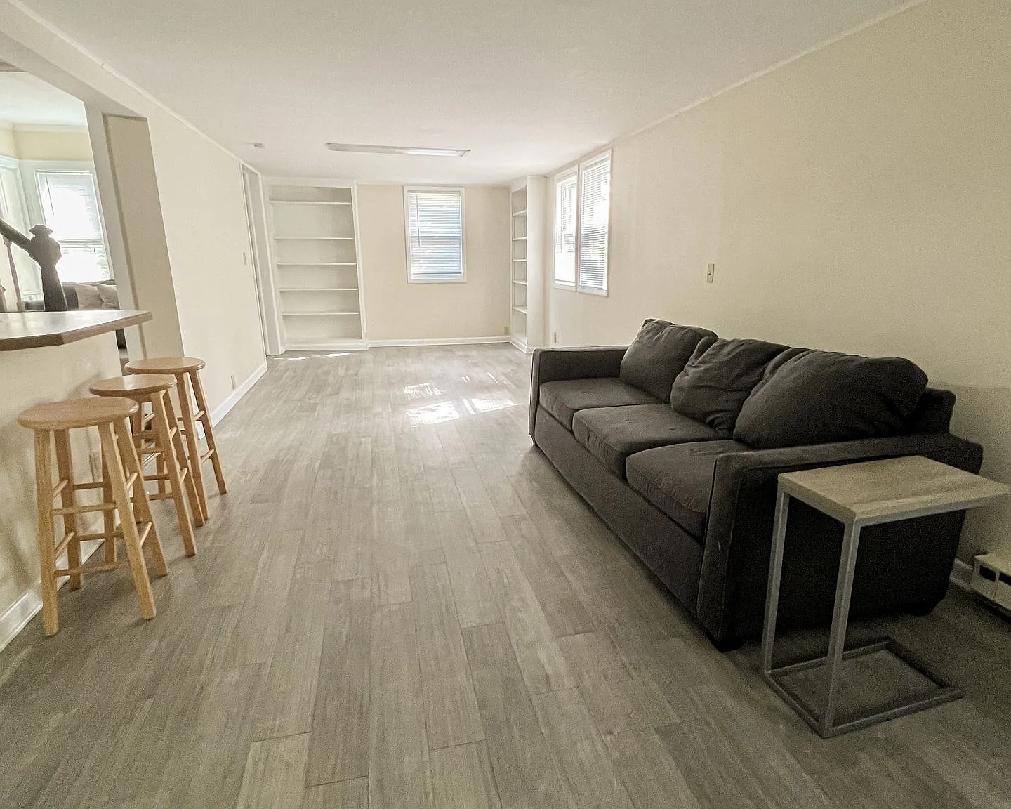 35 James — Photo 4