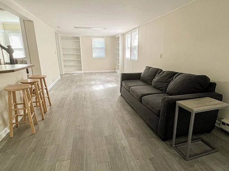 35 James St — Photo 4