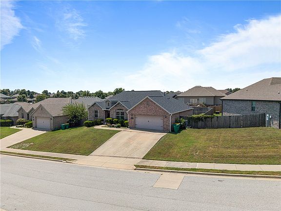 4th image of 520 Verona Way