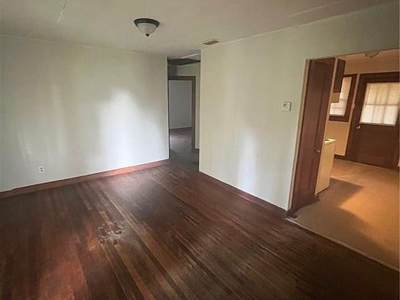 2nd image of 256 12th Ave