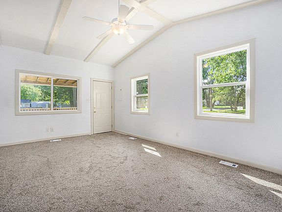 3rd image of 1426 Shakespeare Ave