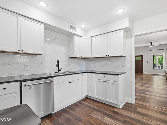 4th image of 718 S Empire Ave