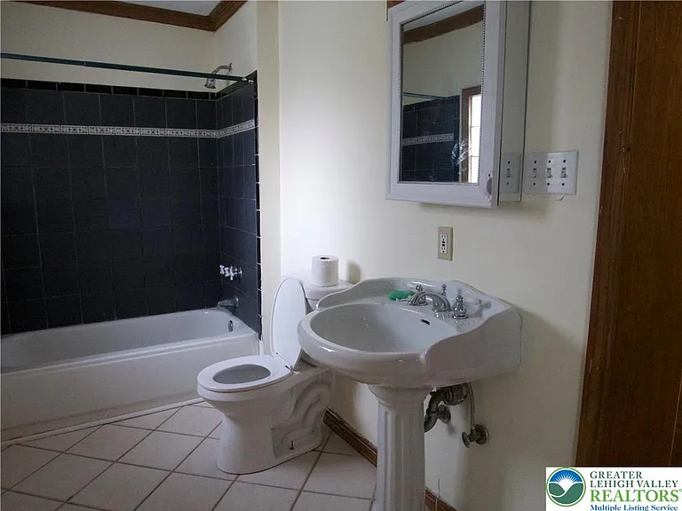1020 Ferry St #1 — Photo 14