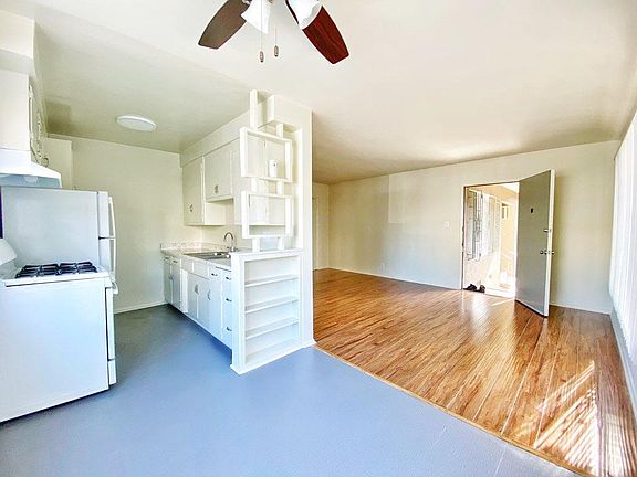 3rd image of 3930 Ingraham St APT 1