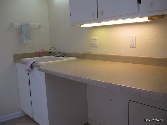 Deep Lndry.sink-W/D hookups