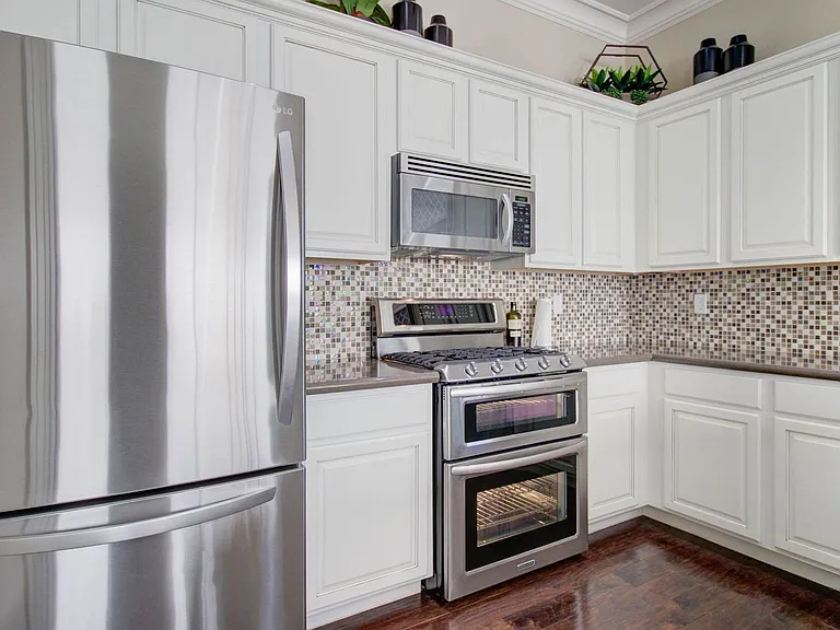 1833 W Periwinkle Way — Photo 22