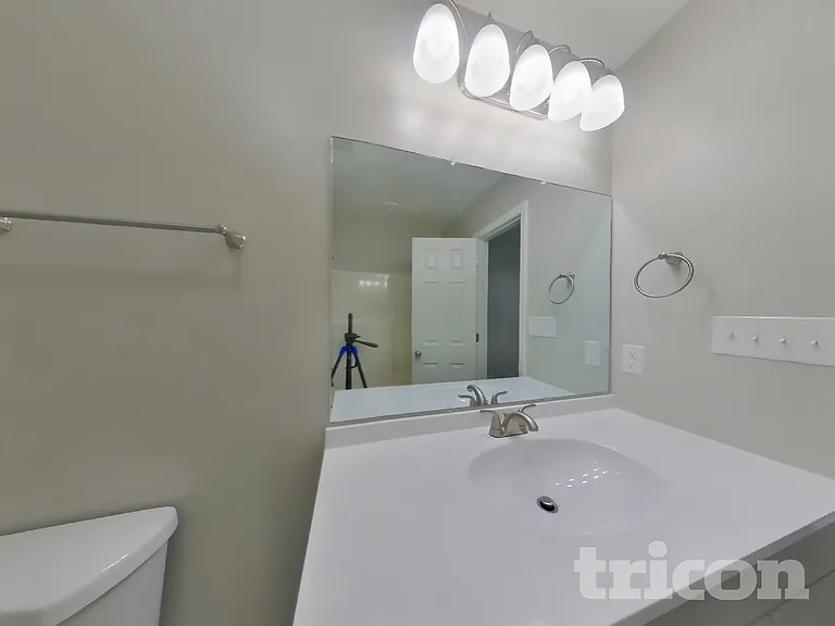 2425 Saluda Dr — Photo 8