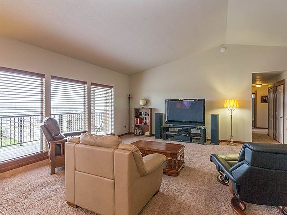 3rd image of 8606 E Black Oak Ln