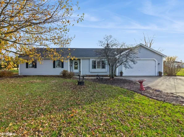 2370 N 41st Rd, Sheridan, IL 60551